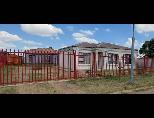 3 BEDROOM HOUSE FOR SALE IN PINEHAVEN